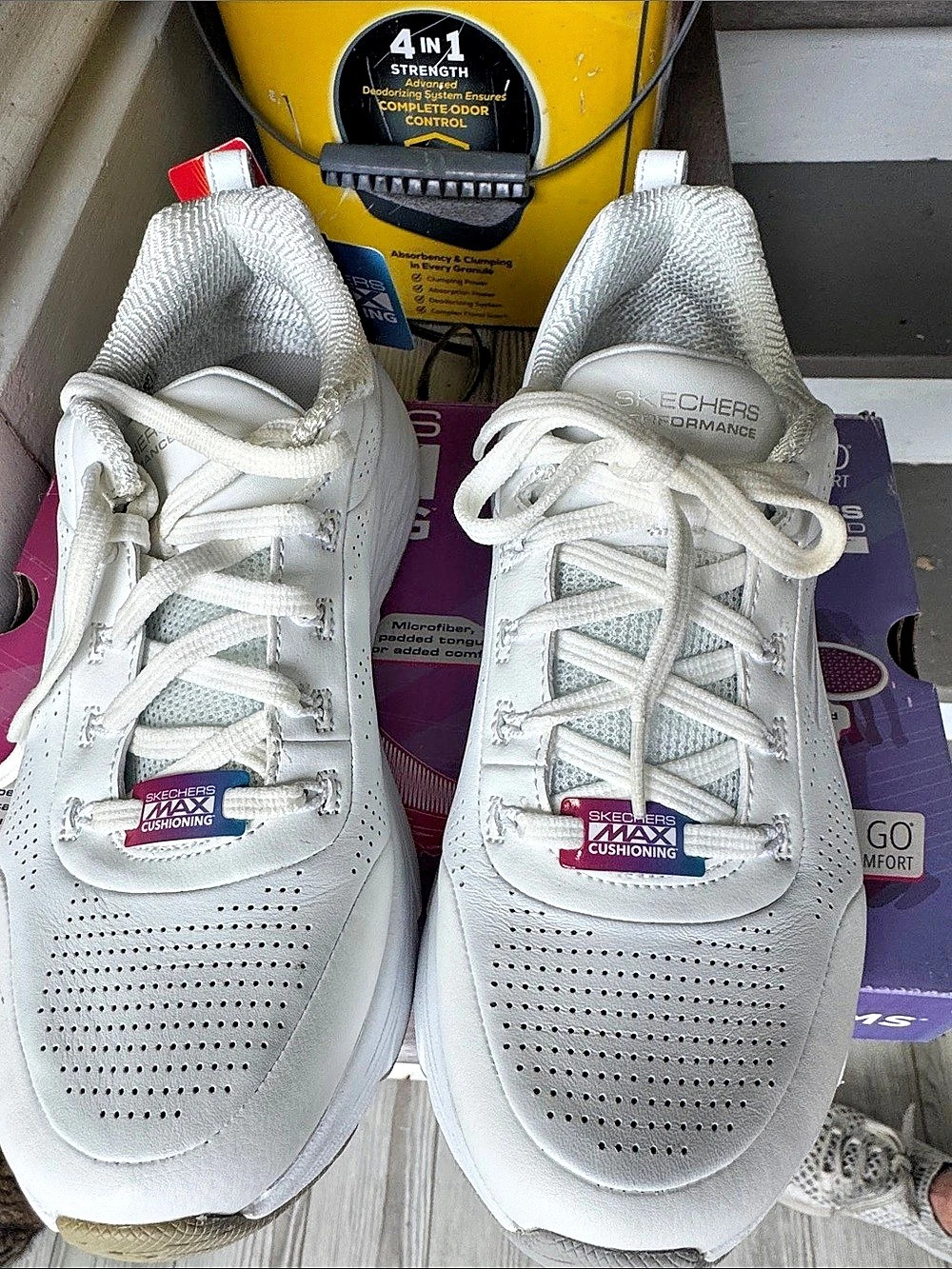 Skechers GO RUN 400 White & Gray Athletic Shoes